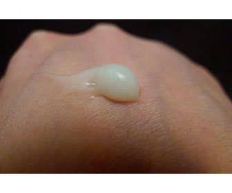 Tretinoin topical cream: uses for acne, skin spots, wrinkles, and stretch marks. Don't miss the recommendations. Tretinoin dosage, indications, and frequency of use