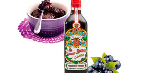 crema de cassis, fruta y licor